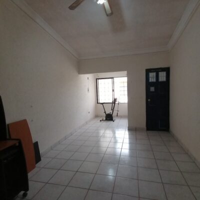 Casa en Venta, 2 Plantas, Fracc. Roma, a 100 Metros del Tec de Mty.