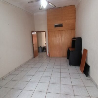 Casa en Venta, 2 Plantas, Fracc. Roma, a 100 Metros del Tec de Mty.