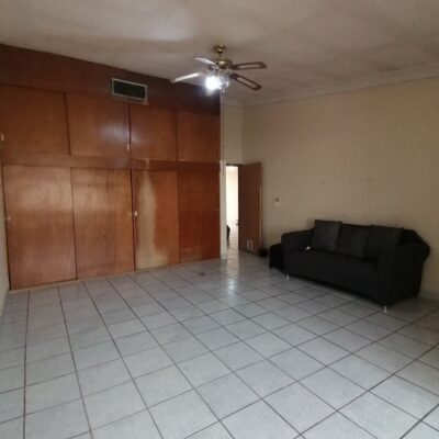 Casa en Venta, 2 Plantas, Fracc. Roma, a 100 Metros del Tec de Mty.