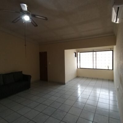 Casa en Venta, 2 Plantas, Fracc. Roma, a 100 Metros del Tec de Mty.