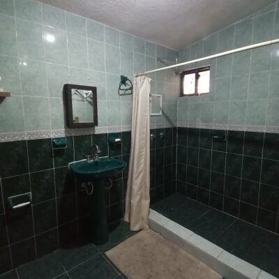 Casa en Venta, 2 Plantas, Fracc. Roma, a 100 Metros del Tec de Mty.