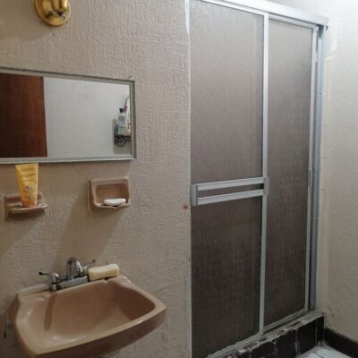 Casa en Venta, 2 Plantas, Fracc. Roma, a 100 Metros del Tec de Mty.