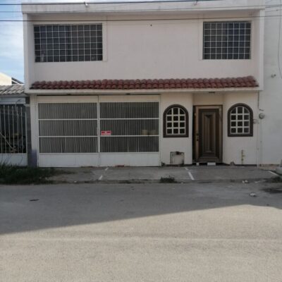 Casa en Venta, 2 Plantas, Fracc. Roma, a 100 Metros del Tec de Mty.