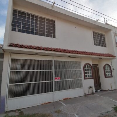 Casa en Venta, 2 Plantas, Fracc. Roma, a 100 Metros del Tec de Mty.