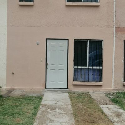 Casa Remodelada de 2 Plantas, Campo Nuevo Zaragoza, a 50 mts. de la plaza.