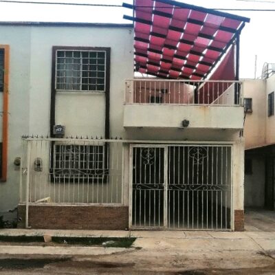 Casa Equipada de 2 Plantas, 4 Recamaras, La Amistad, Cerca de DSPM.