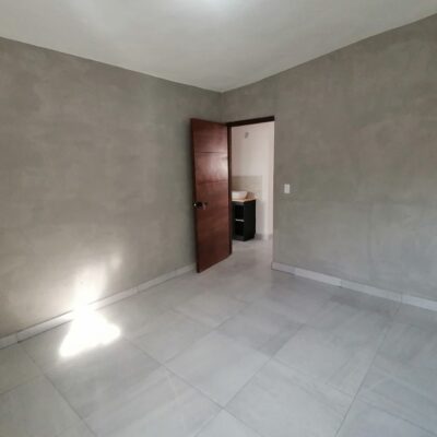 Casa totalmente remodelada en esquina, valle Oriente, a 100 Mts. del Blvd. Revolución.