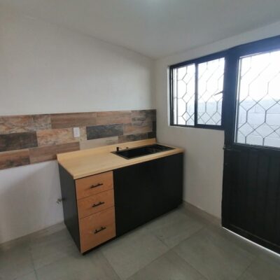 Casa totalmente remodelada en esquina, valle Oriente, a 100 Mts. del Blvd. Revolución.