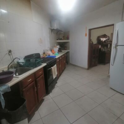 Casa en esquina 2 Plantas, ideal para Negocio, a una cuadra de la clínica IMSS 66.