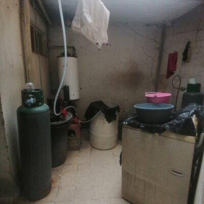 Casa en esquina 2 Plantas, ideal para Negocio, a una cuadra de la clínica IMSS 66.