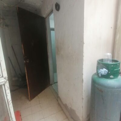 Casa en esquina 2 Plantas, ideal para Negocio, a una cuadra de la clínica IMSS 66.