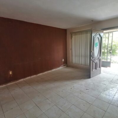 Casa Amplia de 2 Plantas, Joyas del Desierto, a 3 cuadras del periferico.