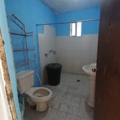 Casa con departamento, Col. Aviacion, Terreno 300m2..