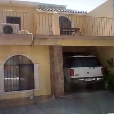 Casa de 2 pisos, Villas la Merced, a 50 mts. de la Preparatoria Venustiano Carranza