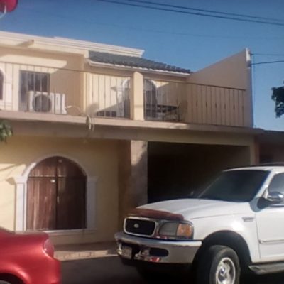 Casa de 2 pisos, Villas la Merced, a 50 mts. de la Preparatoria Venustiano Carranza