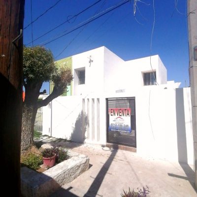 Casa Remodelada 2 Plantas, Fovissste la Rosita, cerca de Hosp. Angeles y Tec. de Mty.