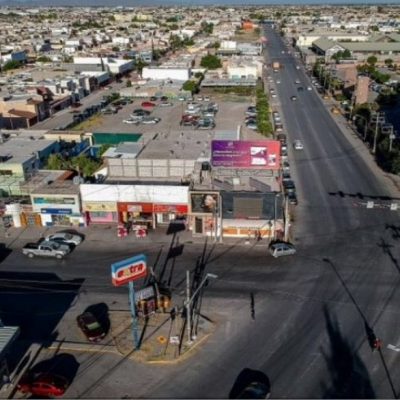 Locales, departamentos, Quinta y Salón de eventos, en Esquina, frente a Hospital Ángeles.