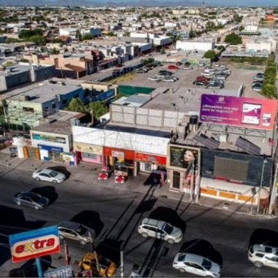 Locales, departamentos, Quinta y Salón de eventos, en Esquina, frente a Hospital Ángeles.